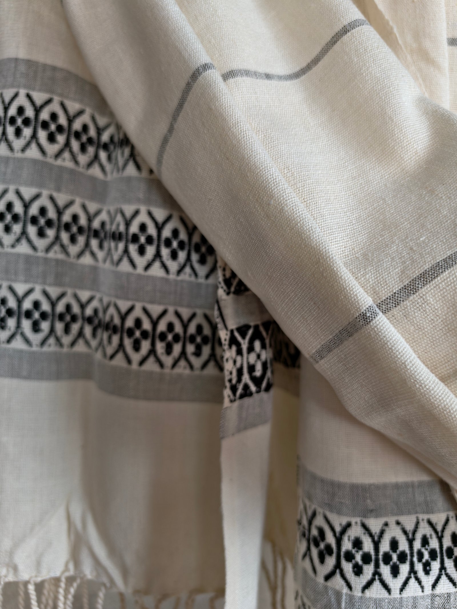 Handwoven Eri Silk Stole - Image 2